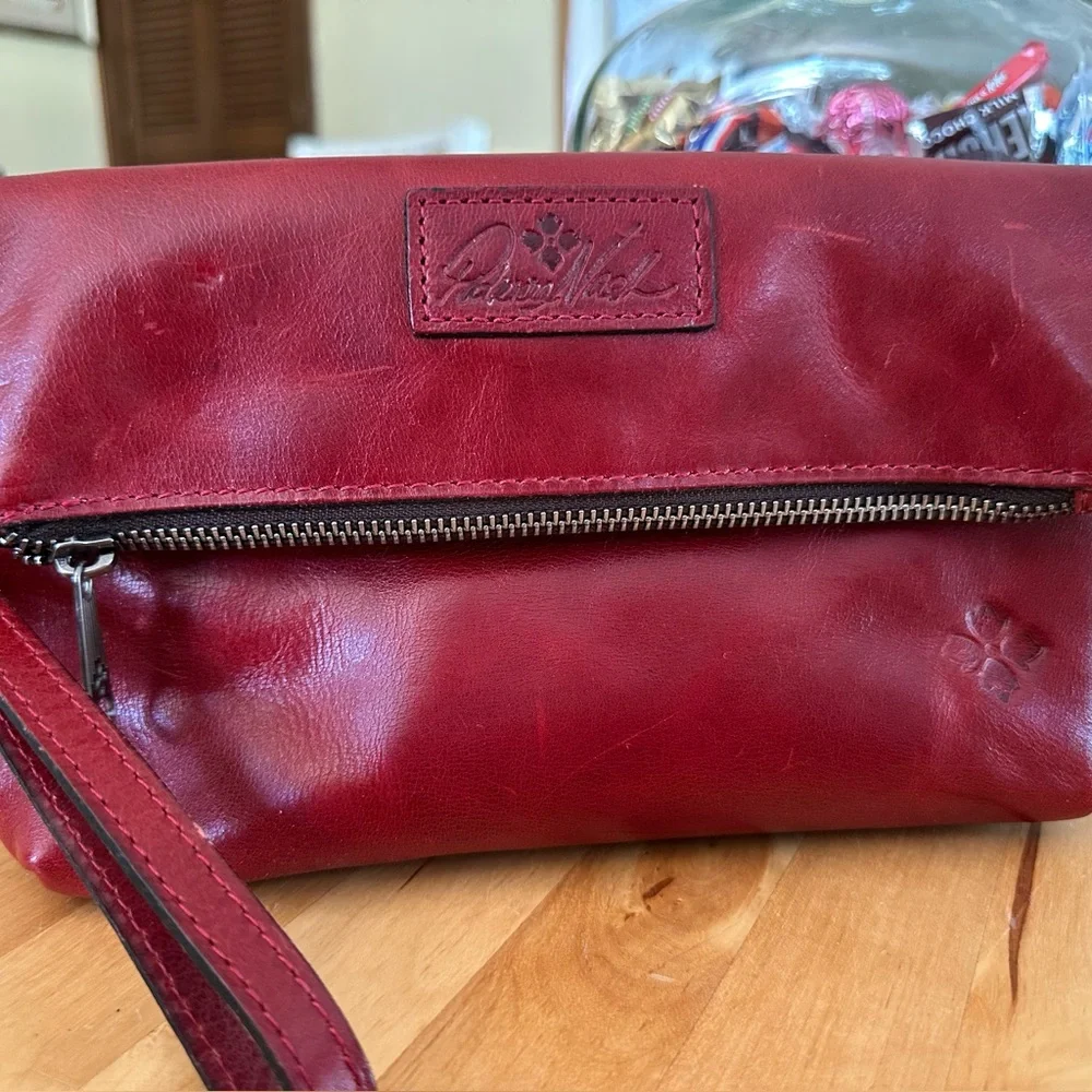 Patricia Nash Crimson Leather Wristlet - Picture 1 of 3